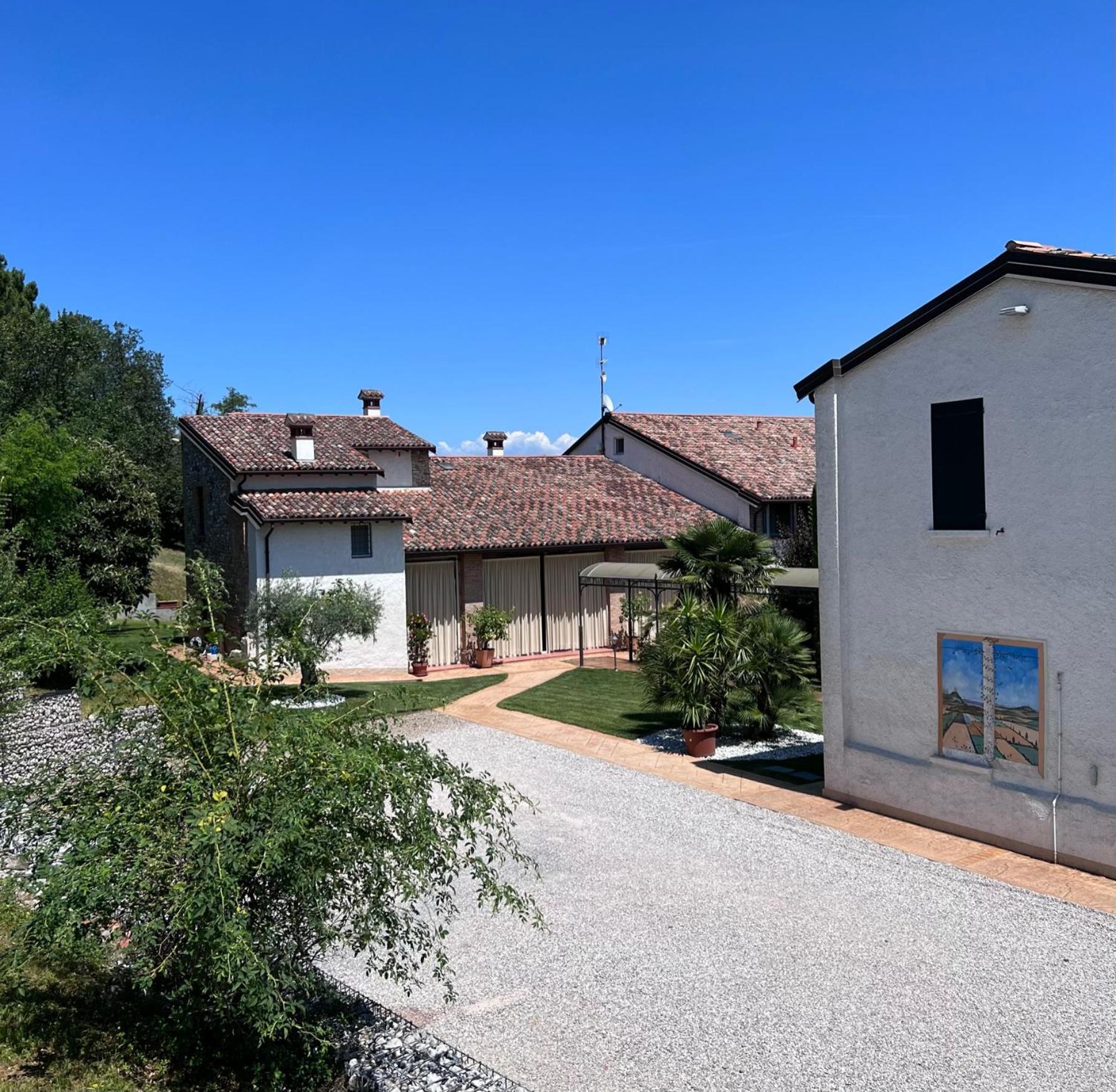 B&B Corte Delle Rose 卡斯蒂廖内德莱斯蒂维耶雷 外观 照片